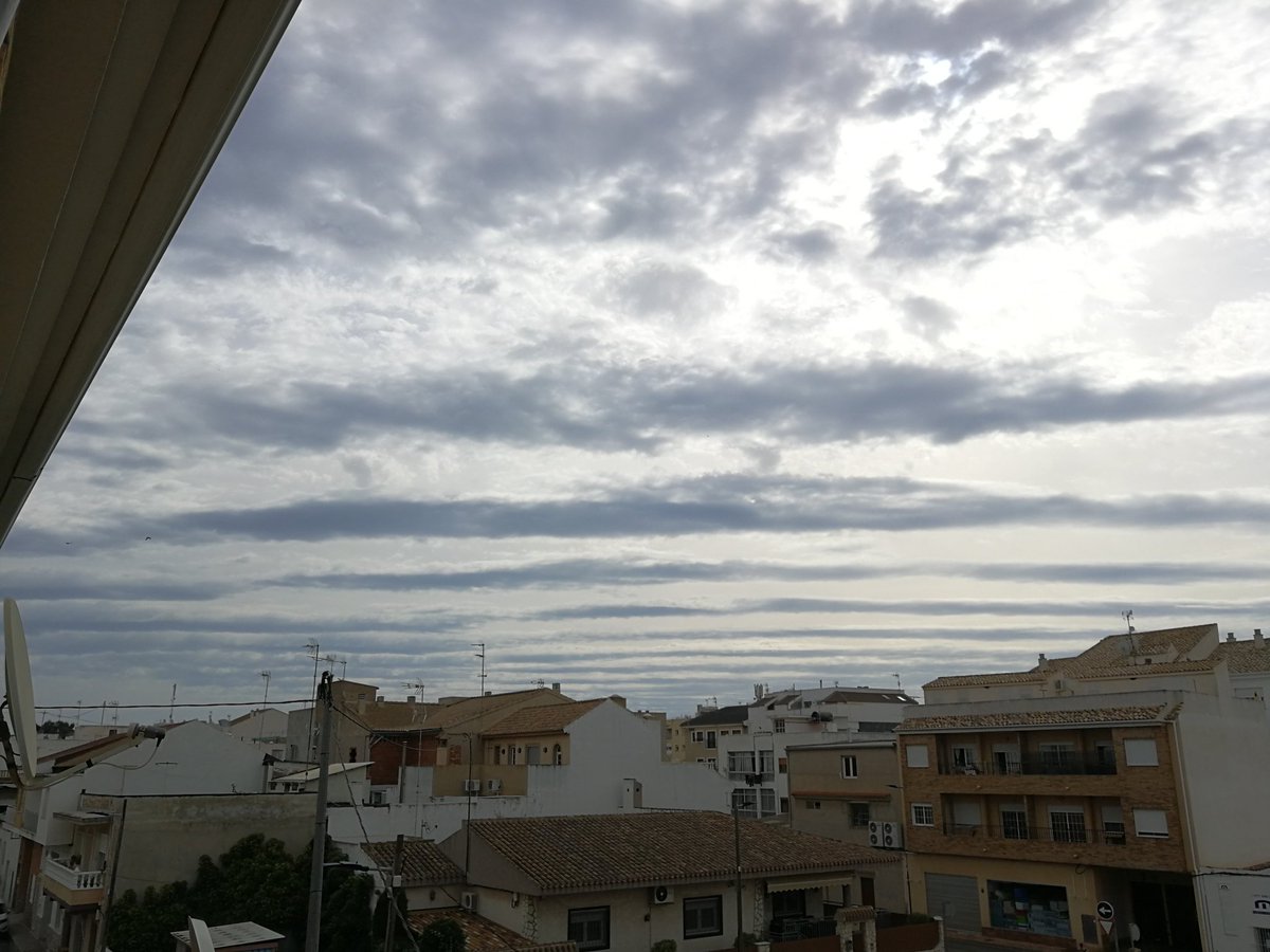 gemaprr's tweet photo. ¡Buenos días @tiempobrasero ! bandas de nubes esta mañana https://t.co/p967T9OSJk
