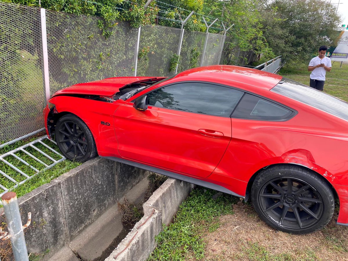 farishkimy's tweet image. “Kereta boleh beli, isteri boleh kahwin lagi, tapi susah nak cari spec macam ni. Spec bawak kereta macam Letty fast furious.” 😂😂