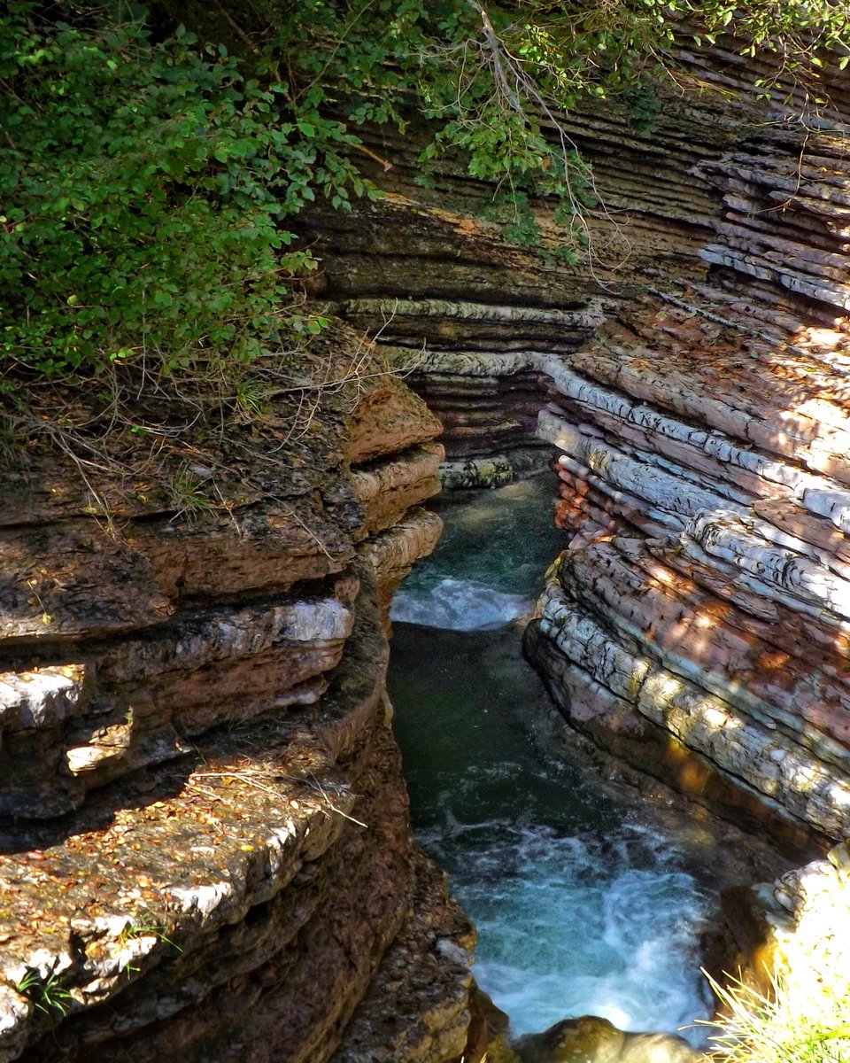 girovagate's tweet photo. Buongiorno!
Quando la quarantena sarà finita io
#ripartodallItalia da posti come il Brent de l'Art 🇮🇹!

Lo conoscete? 
Ne ho parlato qui ➡️➡️ https://t.co/XskrwBlFAf
E' un piccolo canyon, coloratissimo, che si trova nella Valle Unica in provincia di Belluno!
#iorestoacasa https://t.co/OPSoyp1Mat