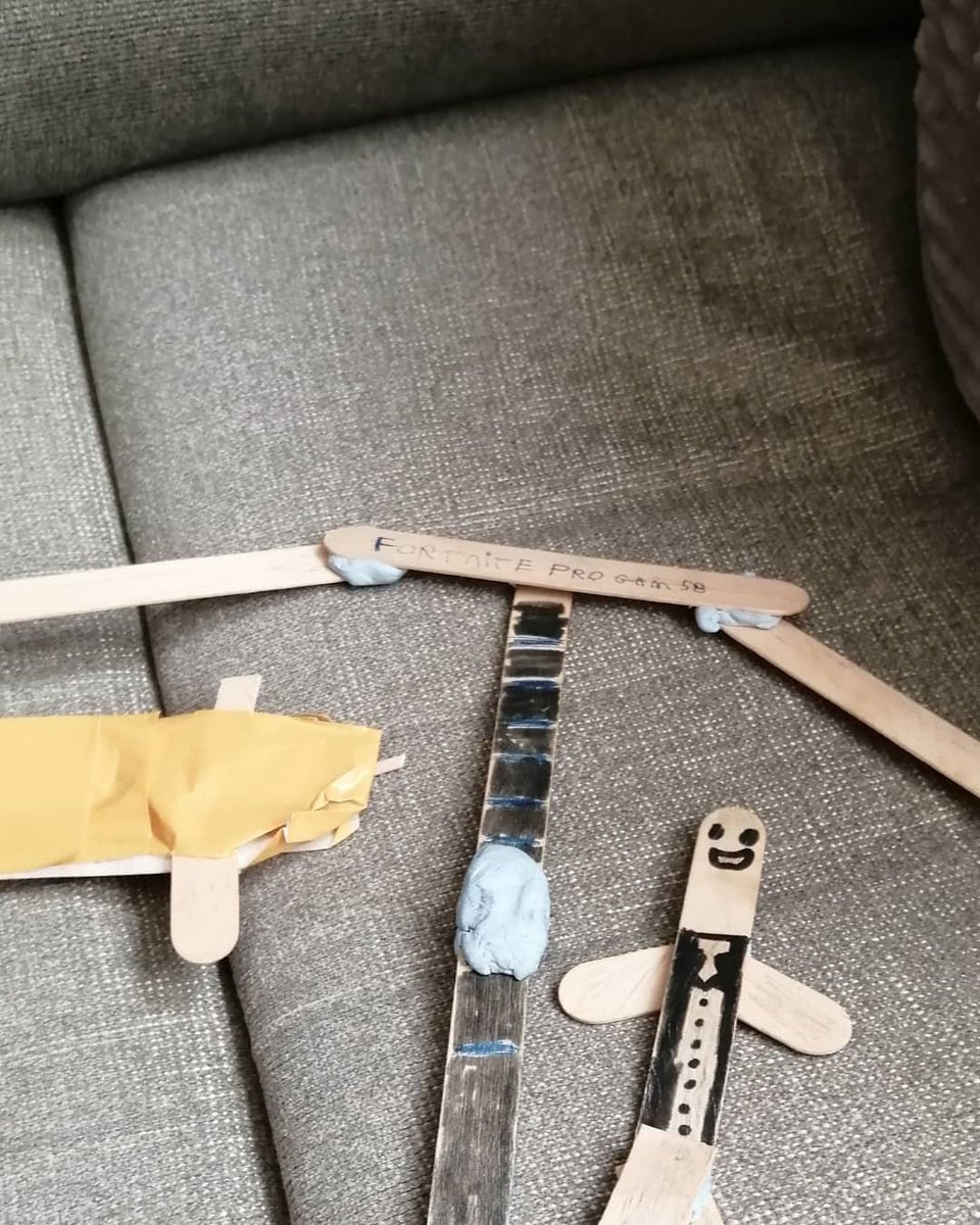 ylprojecthope's tweet photo. This is very creative!
A fortnite pickaxe, fortnite agent and a fortnite assault rifle out of wooden lolly sticks and blu tack!
Made by Jacob who is 8years old and lives in Southampton.
#ArtyFriday #Art #Creative #Minecraft #YoungPeople #YLProjectHope #ProjectHope #Creativity https://t.co/1hRZfMjb0M