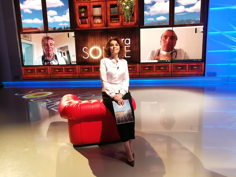 orasolaretv2000's tweet photo. Alle 14 @paola_saluzzi con @pamvilloresi, direttrice @TeatroBiondo. Carlo Santucci, medico Pronto Soccorso Usl Euganea. Maria Prisco promessa sposa durante il #coronavirus.
Angel Bipendu, suora medico @ATS_BERGAMO, e Madre Zelia Andrighetti, Superiora Figlie San Camillo
@TV2000it https://t.co/HyhkfuZ52v
