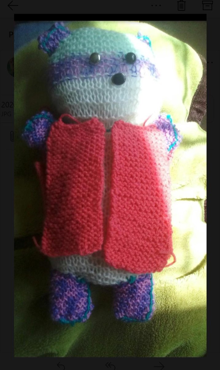 EconomicsNc's tweet image. 1st year student Ailish Conway @newportcollege showing impressive knitting skills #upskilling tive#homeeconomics 
#Homeecathome