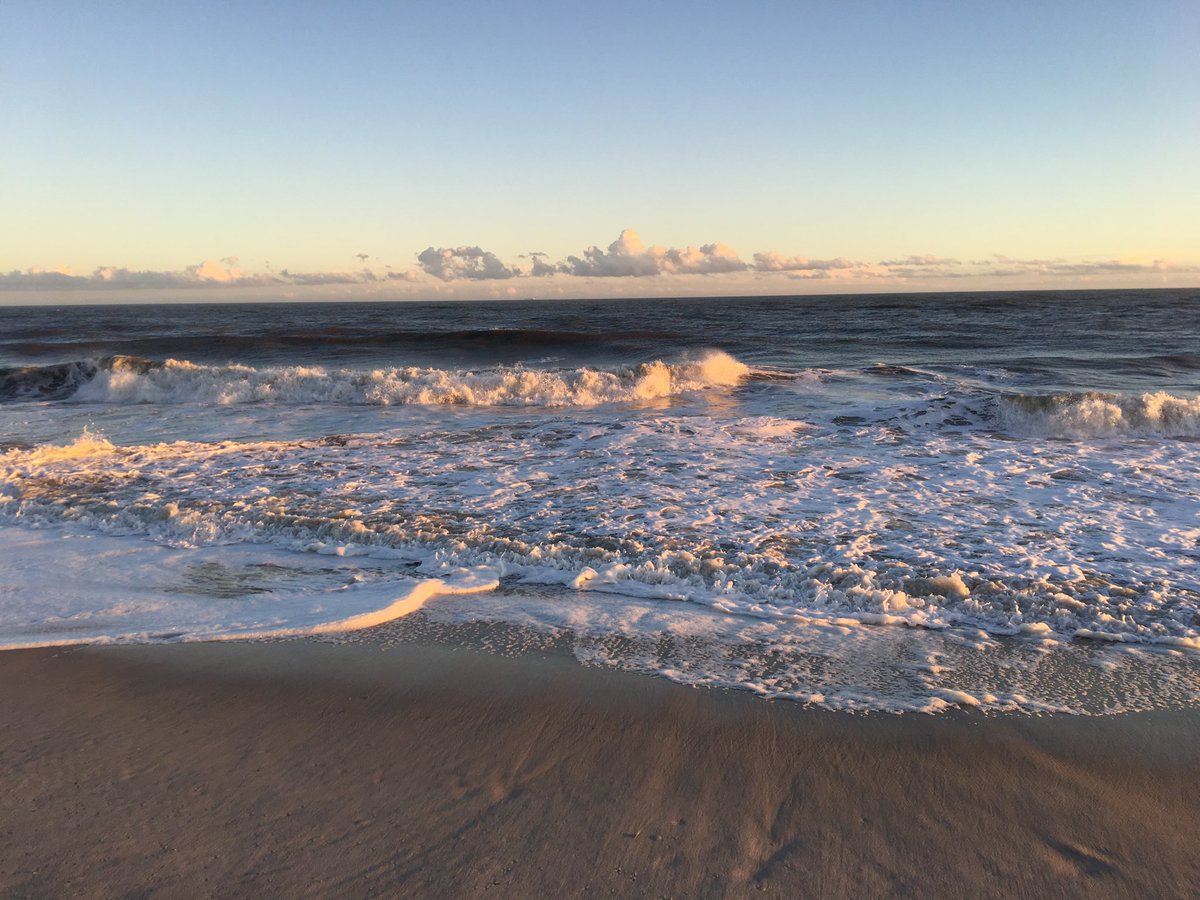 GwinChristopher's tweet image. As another week speeds through Friday, I’m remembering to breathe and to consider the vastness of the horizon