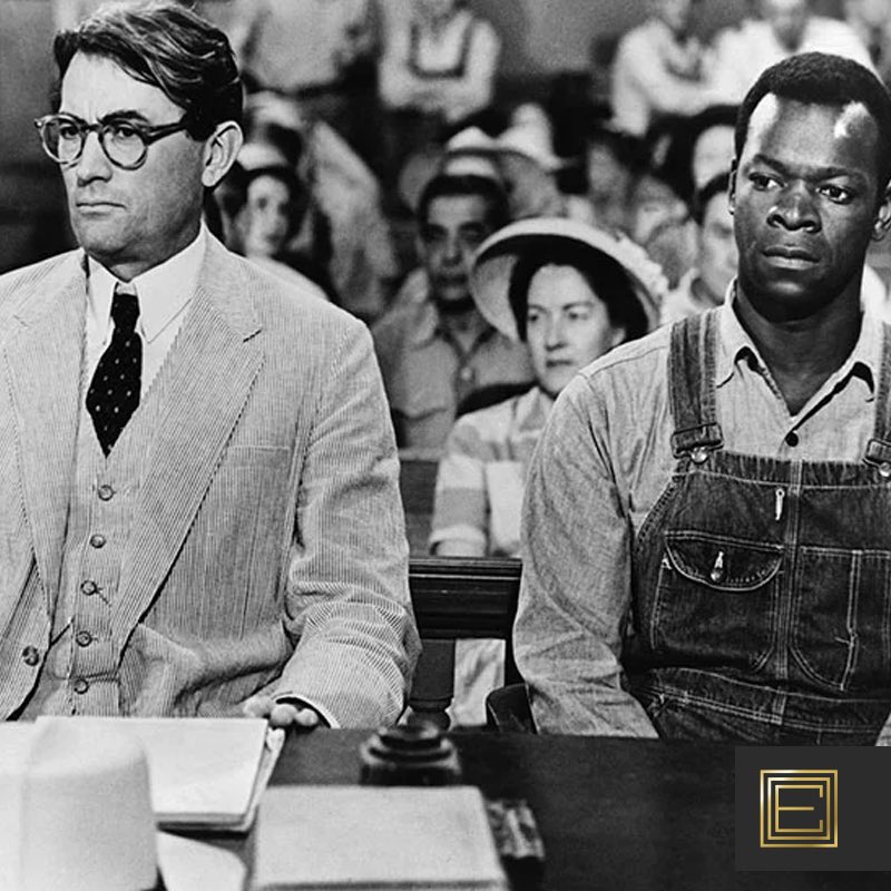 #HukukFilmleri
Bülbülü Öldürmek filminde, 30’lu yılların Alabamasında siyahlar ve beyazlar net çizgilerle birbirinden ayrılmıştır. Siyah bir genç adamın, beyaz bir kadına tecavüzle suçlanması ise tansiyonu artıran olaylardan biri olmuştur. 
#EvdeKal #Filmİzle