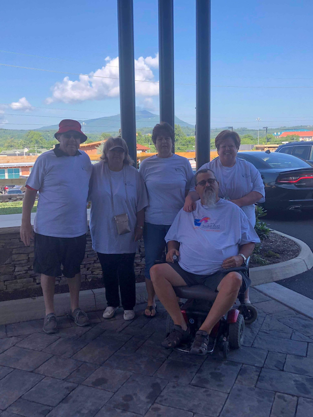 fillyourbucket1's tweet photo. On this #FlashBackFriday, we're remembering a wish we fulfilled last July! We sent Marine Corps veteran Andy and his family to explore Gatlinburg and Pigeon Forge, Tennessee, for Independence Day. We are thankful to have had a part in making these memories! https://t.co/pgScc3SsrS