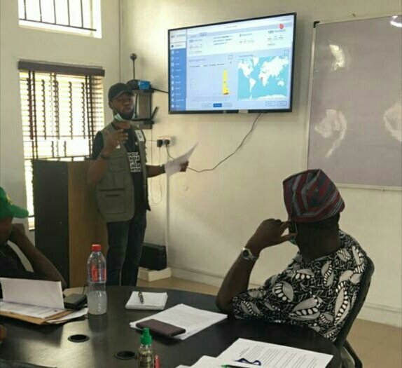 <a href="/SORMAS_NG/">SORMAS_NIGERIA</a> Rep <a href="/emmyuzoho/">Uzoho Chukwuemeka E</a> presenting and interpreting the <a href="/SORMAS_open/">sormas_open</a> portal status report to the Deputy Governor @osunstategovt and the Pillar heads.... all working together to contain #covid_19 
@ncdcgov @who @unicef @osunpheoc