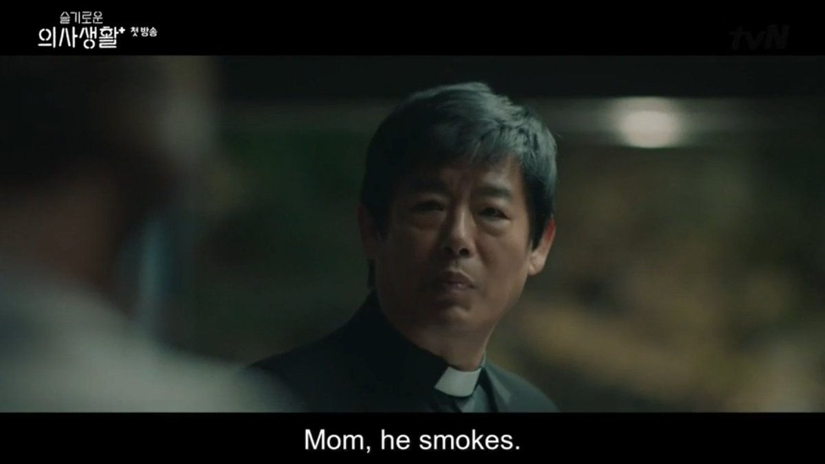 Jeongwon learned to smoke 20 yrs ago through his mother   #HospitalPlaylist