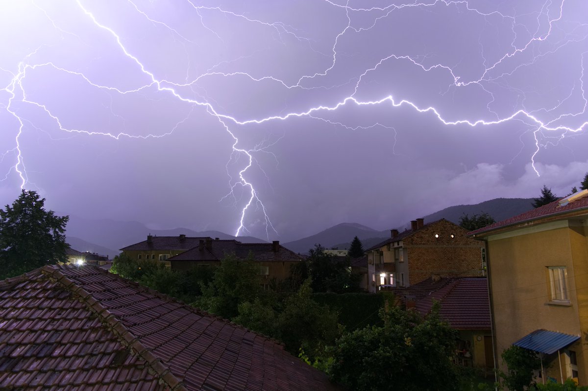 cesispa's tweet photo. e-distribuzione chose #Meteoweb, developed by #CESI, as a prevention tool to face #climatechange and to implement countermeasures against extreme #weather phenomena that can damage #powergrid and #electrical infrastructure: https://t.co/1OG2zR0HAO @energyrider6 @lbrezosky https://t.co/RGivsqy5Eh