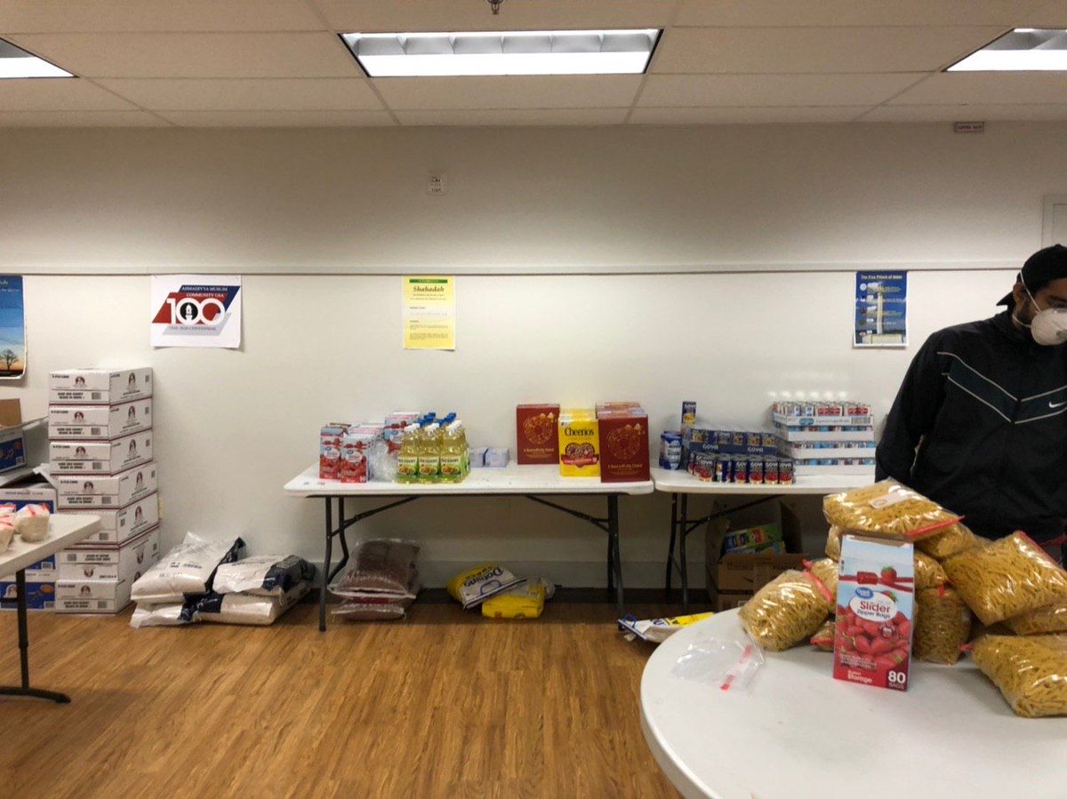MuslimYouthUSA's tweet photo. #MuslimYouth of @MKA_SVA helped open up their mosque, @IslamInVirginia, to serve as a pantry to help feed those that are food insecure. Numerous families have been able to get food from this. @HFUSA is also partnering &amp; helping provide supplies. #WhatMuslimsDo #FeedingOneMillion https://t.co/VLKugQpHjI
