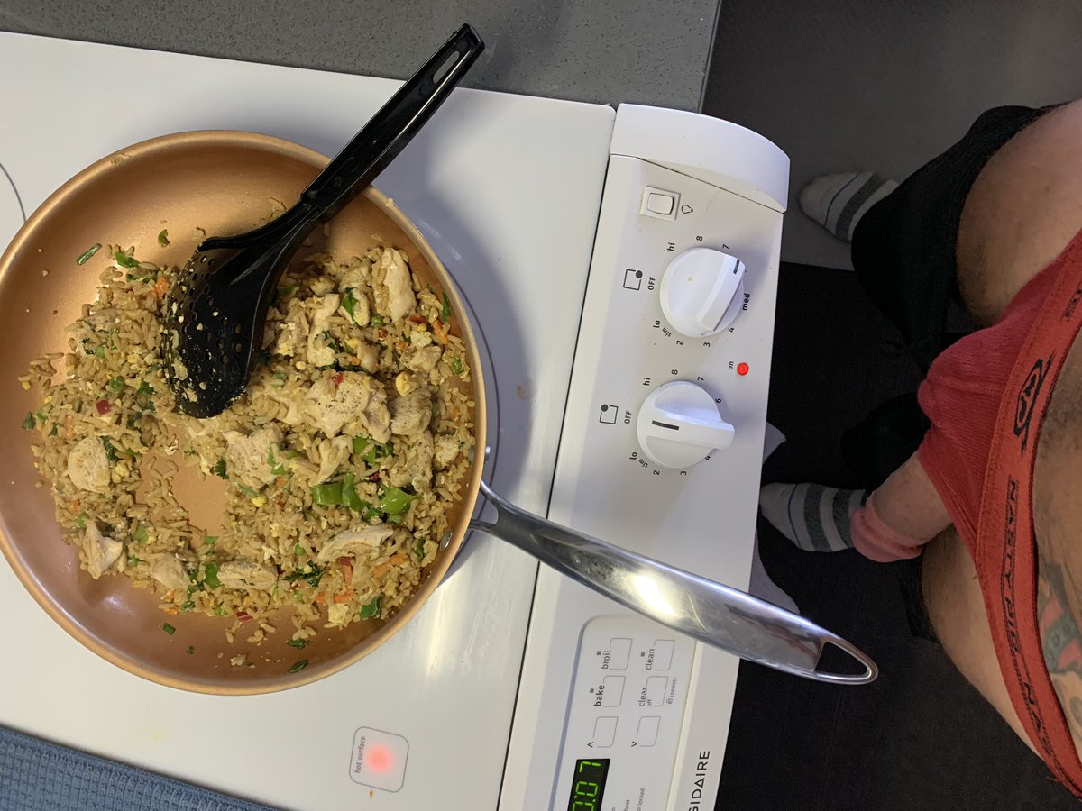 DreamMasseur's tweet photo. #chickenfriedrice #gay #nude #queercooking https://t.co/9RjJzMvlLQ