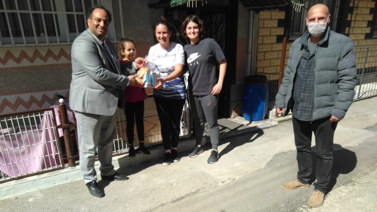 TohmBursa's tweet photo. @mehbaykan Sn. Genel Müdürüm, @TohmBursa sporcularımızı kapıdan ziyaret ederek kolilerimizi annelerine teslim ettik, sporcu Annelerimizin sizlere selamını iletiyoruz. @kasapoglu @kocakaya_murat @salihbasparmak @Bursa_GHSIM @TYFgovtr @TRguresFed @AtletizmTAF @Karateturk @tkdfed https://t.co/WdfSH4Tjcf