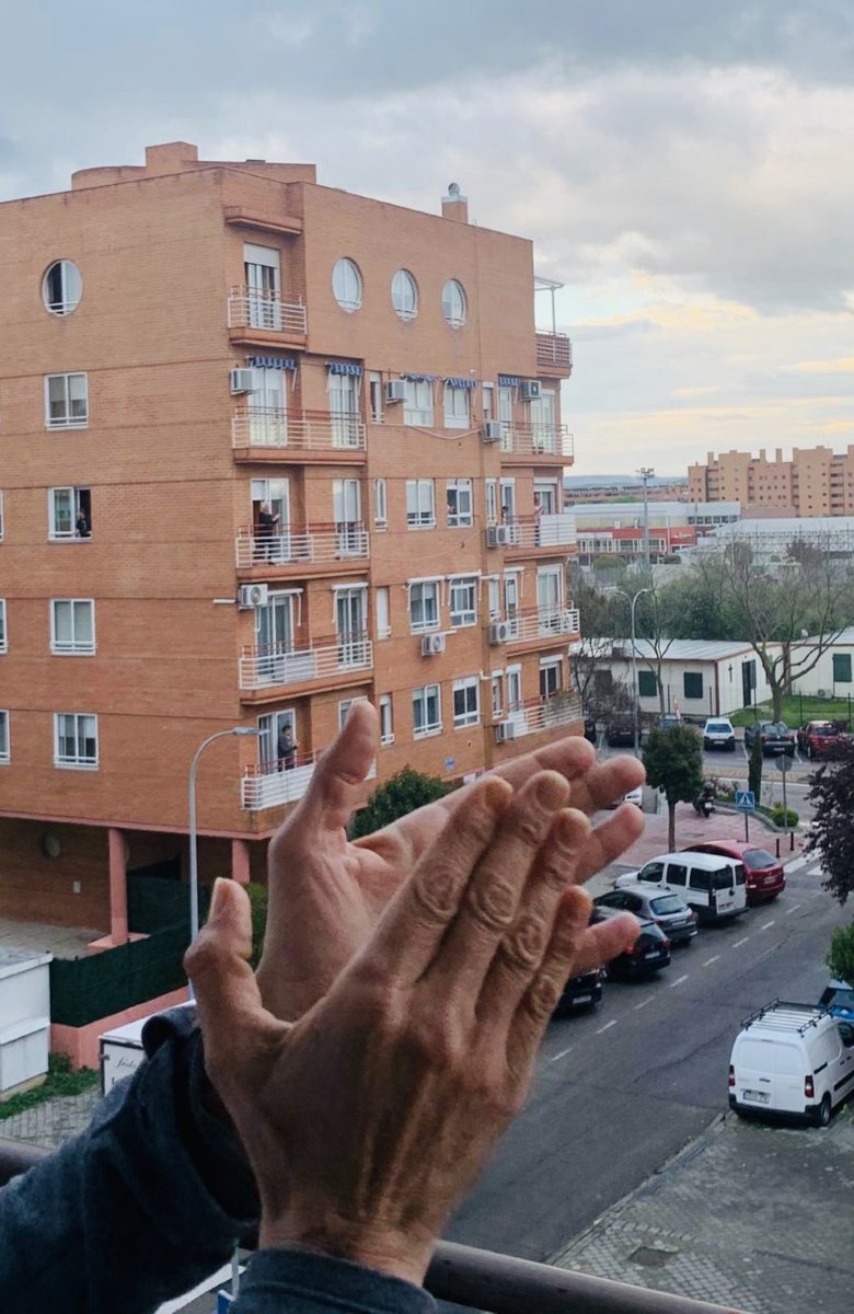 #CUANDOESTOACABE

Eva Maria Villa nos envía una foto desde la ventana y este poema dedicado a los aplausos de las ocho:

#TorrejónCultural
#CuandoEstoAcabe
#VivaLaCultura
#QuédateEnCasa