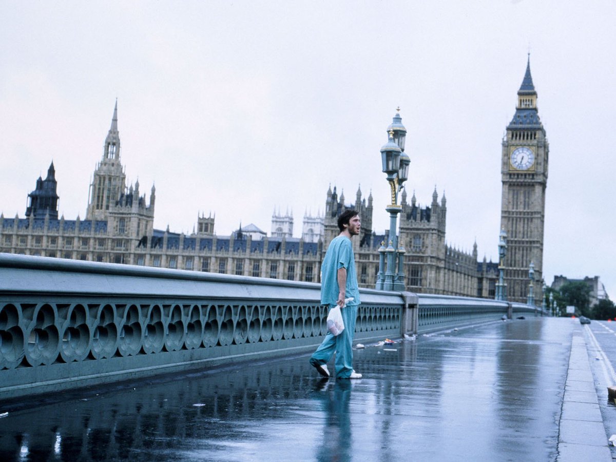 KeithTheGooner's tweet photo. That Westminster Bridge video circulating is a fake that was filmed in 2015. I can confirm that I was there at 8pm last night and I took this photo to show how many people were ACTUALLY on the bridge, including this brave NHS worker searching for PPE https://t.co/9NDkFVMn9k