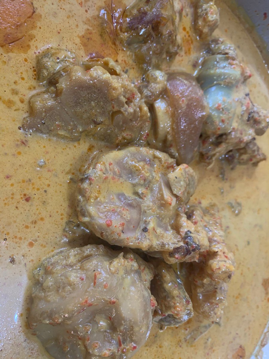 MoroMonggo's tweet photo. ①【rica-rica kambing(リチャリチャカンビン)】
②【kikil sapi(キキールサピ)】
免疫をつけるにはたくさん食べること❣️がっつり食べるなら肉だ🍖🥩🍗この機会にヤギのお肉に挑戦(写真1枚めー)
写真2枚めーは牛の脚のココナッツ🥥煮‼️ #モンゴモロ #monggomoro #ricaricakambing #kikilsapi https://t.co/Rz7qLitCoS
