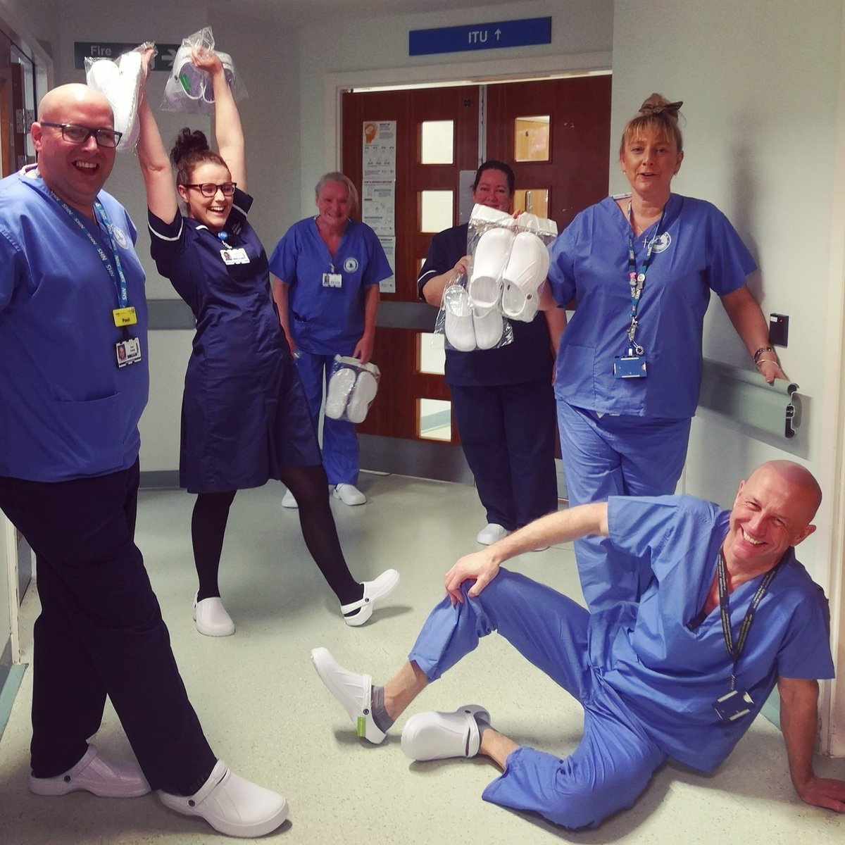 PatersonMalissa's tweet photo. Massive Thank you to @LythamRotary for our crocs!! Love from all the staff on Blackpool Critical care unit 💞. @BlackpoolHosp @BlueSkiesFund @BTHCrCU https://t.co/JSspu4b6JZ