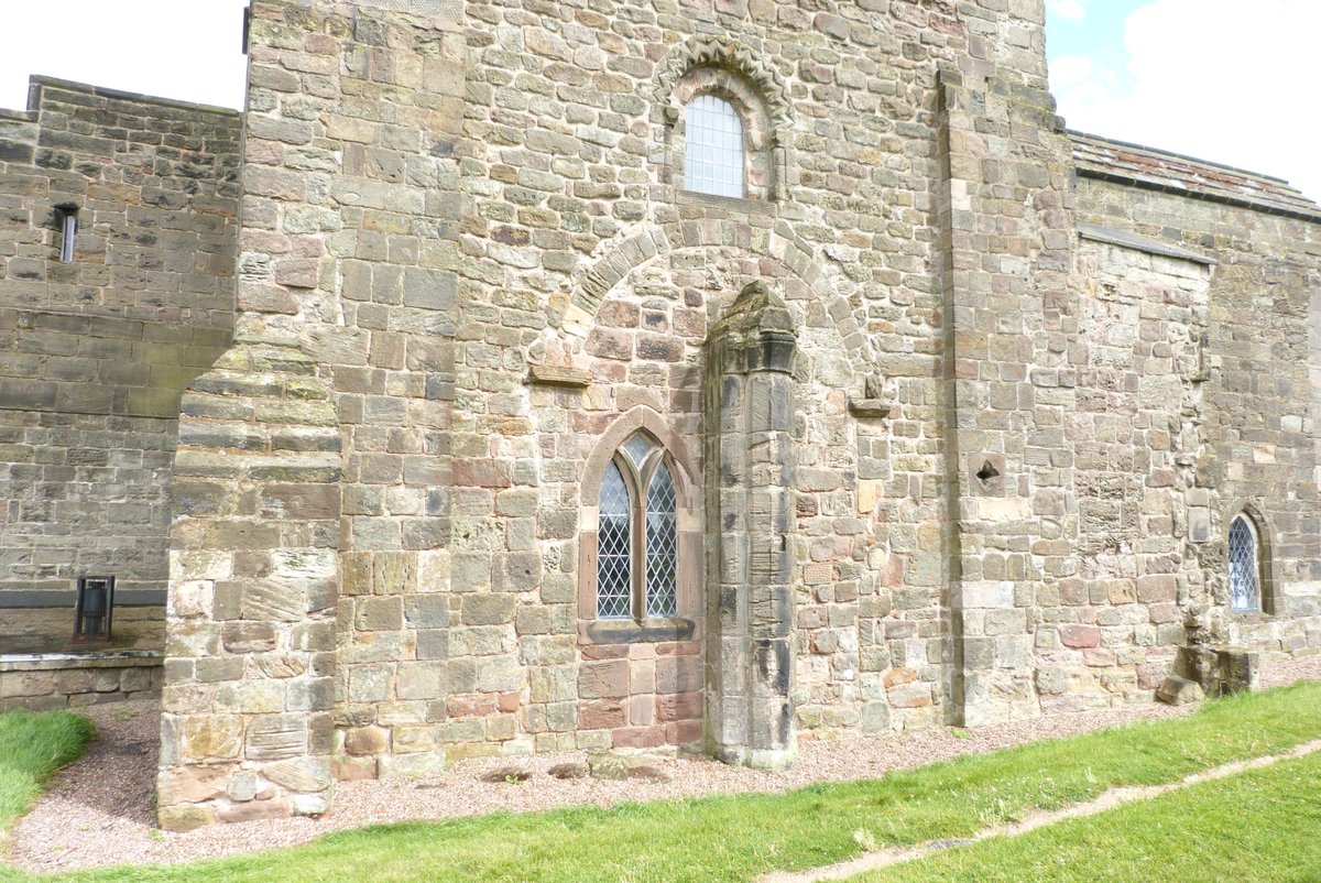 Breedon, ancient monastic site (7thc), Austin Priory established in 12thc. The gorgeous 13thc chancel (with vaulted aisles!!) now a parish church but considering all the excavations, the plan of the nave and cloisters hasn't been established. I aint deciphering this disasterpiece