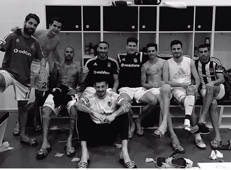 sadpicsforbjk's tweet photo. @Besiktas @Fenerbahce ..... https://t.co/QjXuPOUiI2