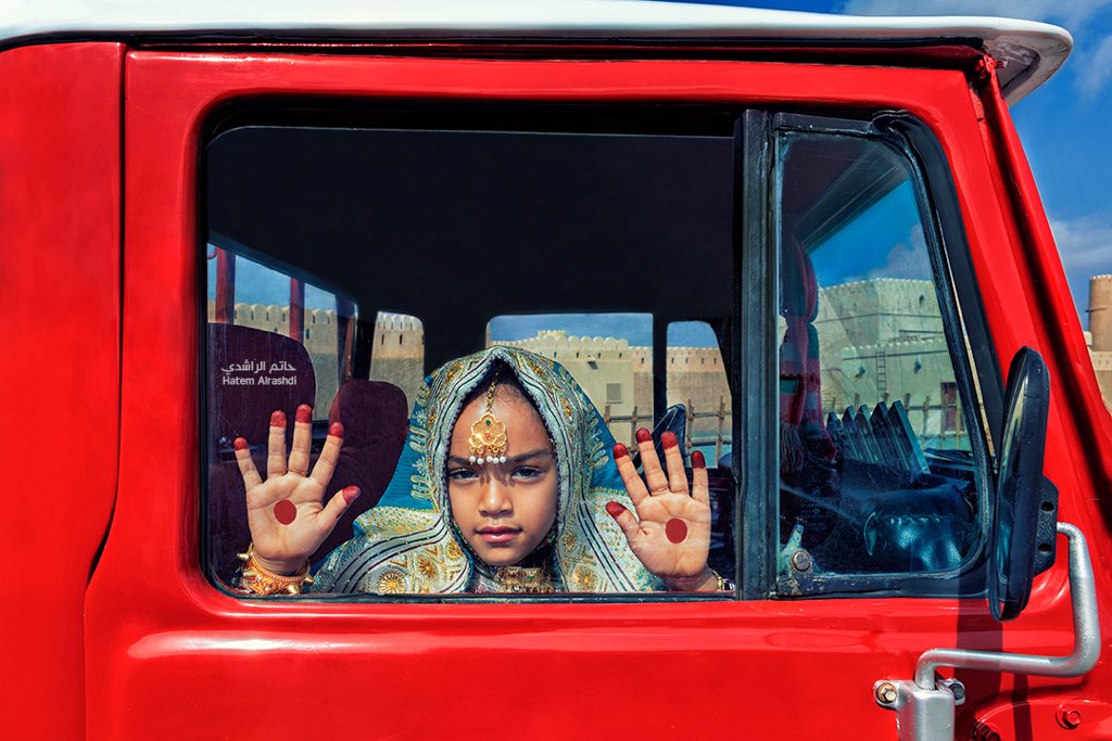 الأمل هي تلك النافذة الصغيرة التي تفتح أفاقاً في حياتك و دع الأمل يسكنك بأن القادم جميل ، استنشق عبير الحياة واجعل روحك تمتلئ بعبقها أنت جميل وحياتك جميلة فقط انظر لها ، كذلك وثق بالله دائماً وأبداً..🤍🕊
#خليك_بالبيت