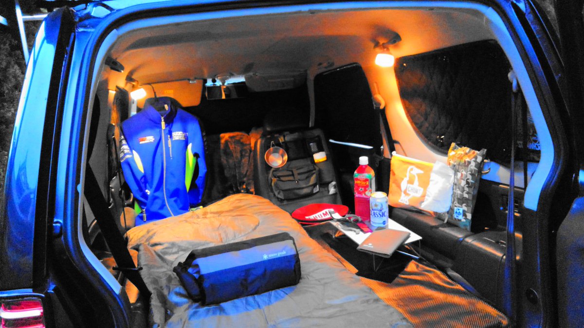 Qsけいこｰ Twitterren 今夜は自宅ガレージ内にてジムニー車中泊します 退屈しないように試行錯誤しつつキャンプ気分も補給 車内を趣味空間にするのは楽しいですね W