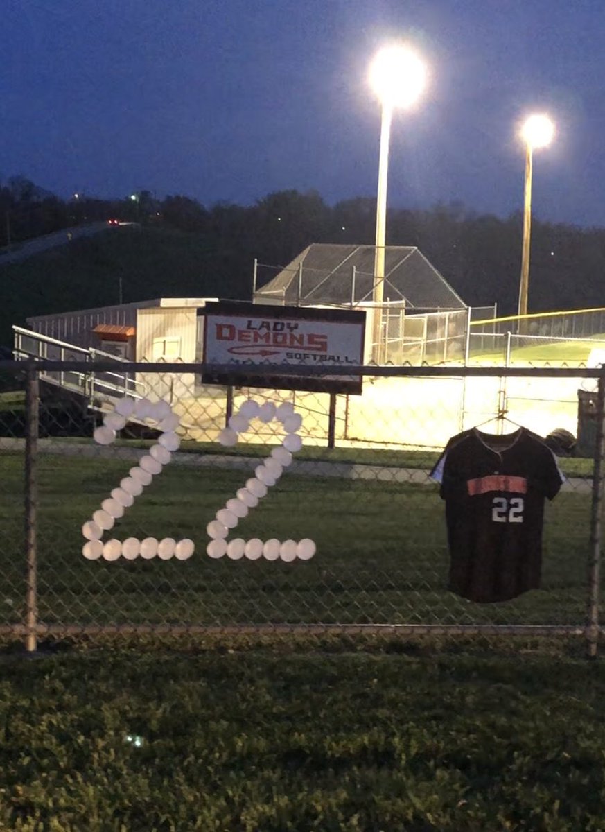 mysupervue's tweet photo. I would sit in rain, snow, sleet, or hail to watch @hmiddleton22 play just one more time.  If you know me, that’s saying a lot... Love my #22 and proud of how she’s handling this situation.  I have lots of great memories, but sure do miss watching her and the team play. https://t.co/kusQ8JVmOV