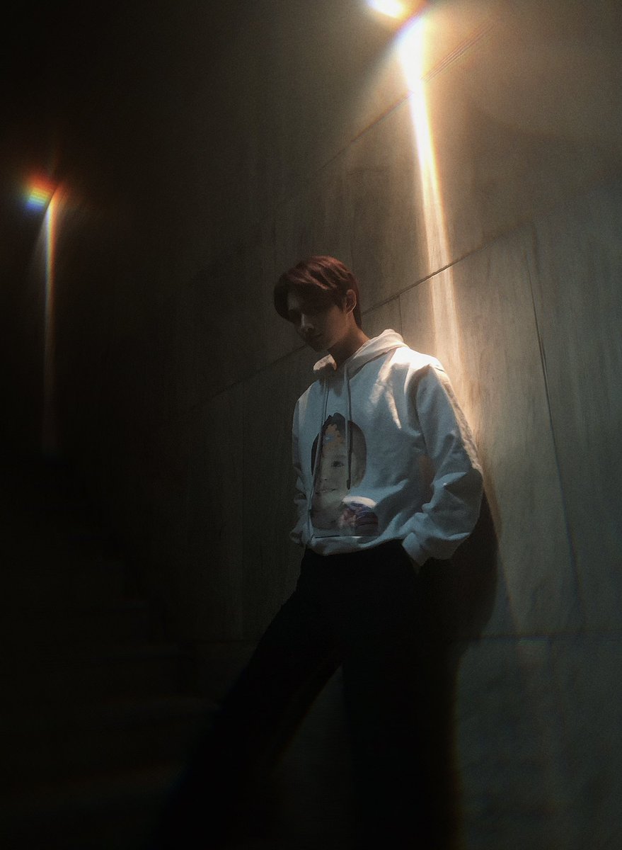 pledis_17's tweet photo. [17'S JUN] 옛날 사진 🌃 https://t.co/hGwIhU3fD8