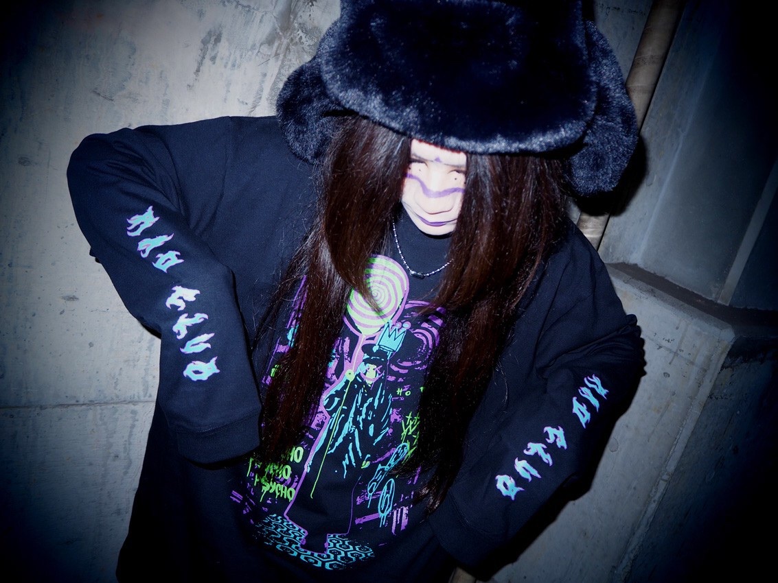 KubihuriDolls's tweet photo. 【解禁】
Shawn Horrorshow BirthdayLIVE!!!⚡︎『RAD CLUB』⚡︎記念ロング袖Tシャツ〝RADロンT〟発売決定！！
その他にも残りわずかのグッズがラインナップに多数追加！！
延期となったショーンバースデーライブにぜひ着用してお越し下さい！！

購入はこちら！
https://t.co/gYHJUi55AE https://t.co/Mvn7dP0oI2
