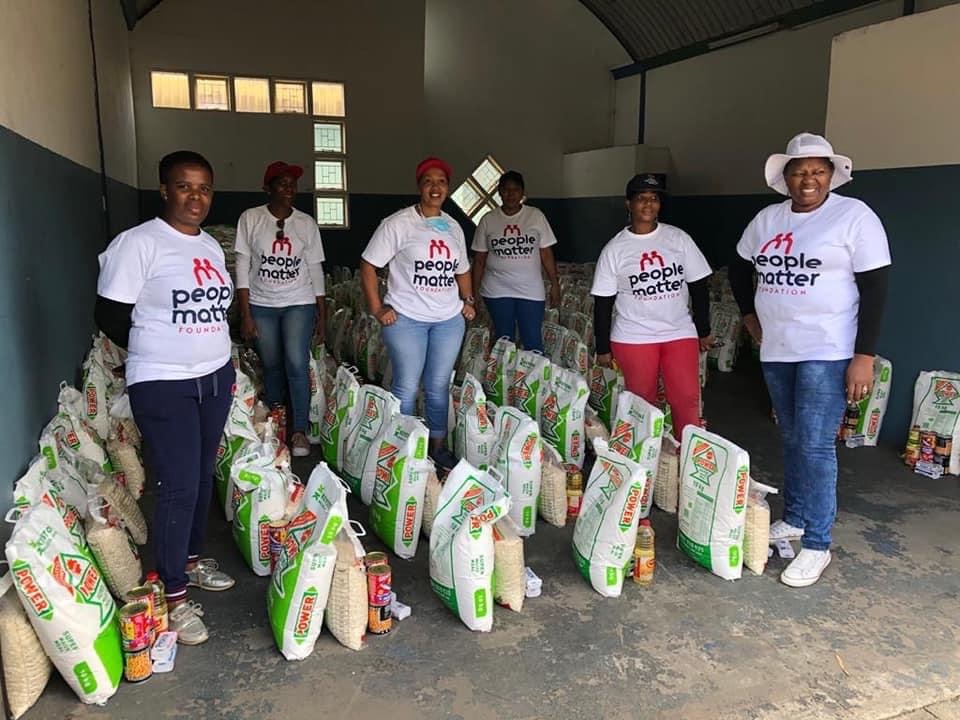 mathebula_chris's tweet photo. #Day22OfLockdown and the need for food in many households has become a reality. We have managed to feed some but have sadly turned away many as we ran out. Our people need a helping hand. Help us to help them. https://t.co/hXULIJlNG9