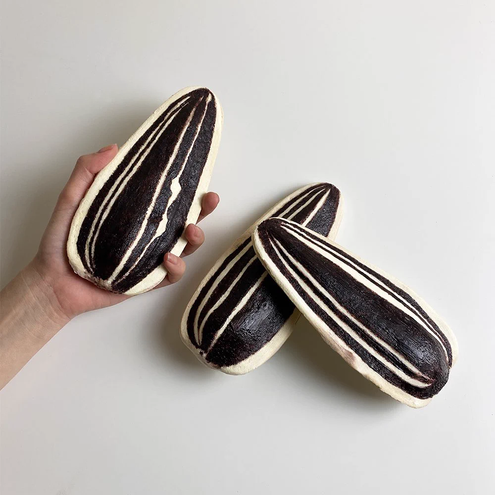 思わずテンションが上がってしまう？人間サイズのひまわりの種風お菓子www