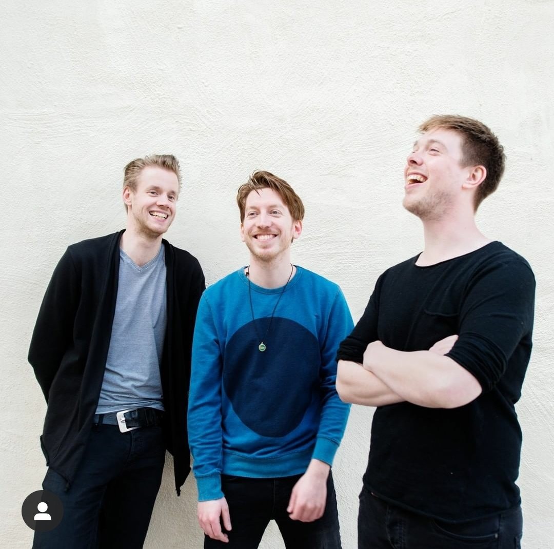 Heb je een paar minuutjes voor ons? Kosmonauts en Snowflakes II kunnen eindigen in de top 100 van <a href="/KINKpuntnl/">KINK</a>! Zou je op Kosmonauts en/of op Snowflakes II willen stemmen via de link: kink.nl/nieuws/breng-j…? Daar zou je ons een groot plezier mee doen!