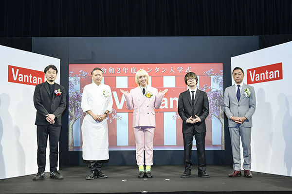VA_osaka's tweet photo. 【ブログUP】
ライブ配信で行われた令和二年度バンタン入学式をレポート✨各業界の第一線でご活躍される方々からたくさんの祝辞を頂きました😆✨
#ヴィーナスアカデミー ダンス部によるパフォーマンスも披露❤️ぜひご覧くださいhttps://t.co/PgIS9oy038
#venusacademy #vantan https://t.co/ccnmfk9NSD