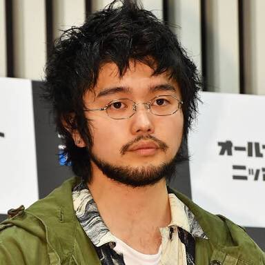 健康 風呂上がりの女子大生が全員ロッチ中岡になるように 自粛生活中の男子大学生はヒゲが伸びきって全員king Gnu井口になっている