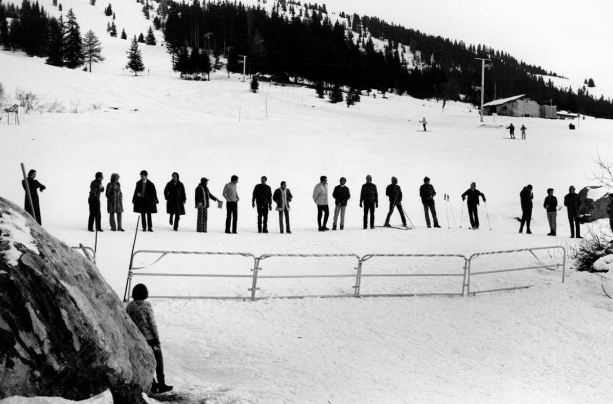 #DavidLamelas "remixa" por zoom #Time, su #performance a distancia. Por <a href="/frgr67/">fernando garcia</a> lanacion.com.ar/arte #arte #art #yomequedoencasa  <a href="/lncultura/">LA NACION Cultura</a> <a href="/museomalba/">MALBA</a> <a href="/herlitzkafaria/">Herlitzka + Faria</a>