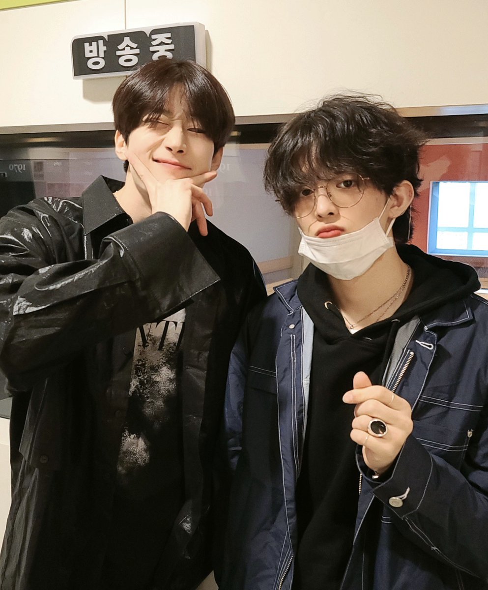 [#빅톤] 토요일 밤에 찾아온
스페셜 DJ 우야🦊와 숩숩🐰
잠시 후, 9시부터 #아이돌라디오 에서
스누&amp;수비니와 함께 하세요💙💛

▶ vlive.tv/video/185317

#VICTON
#한승우 #정수빈