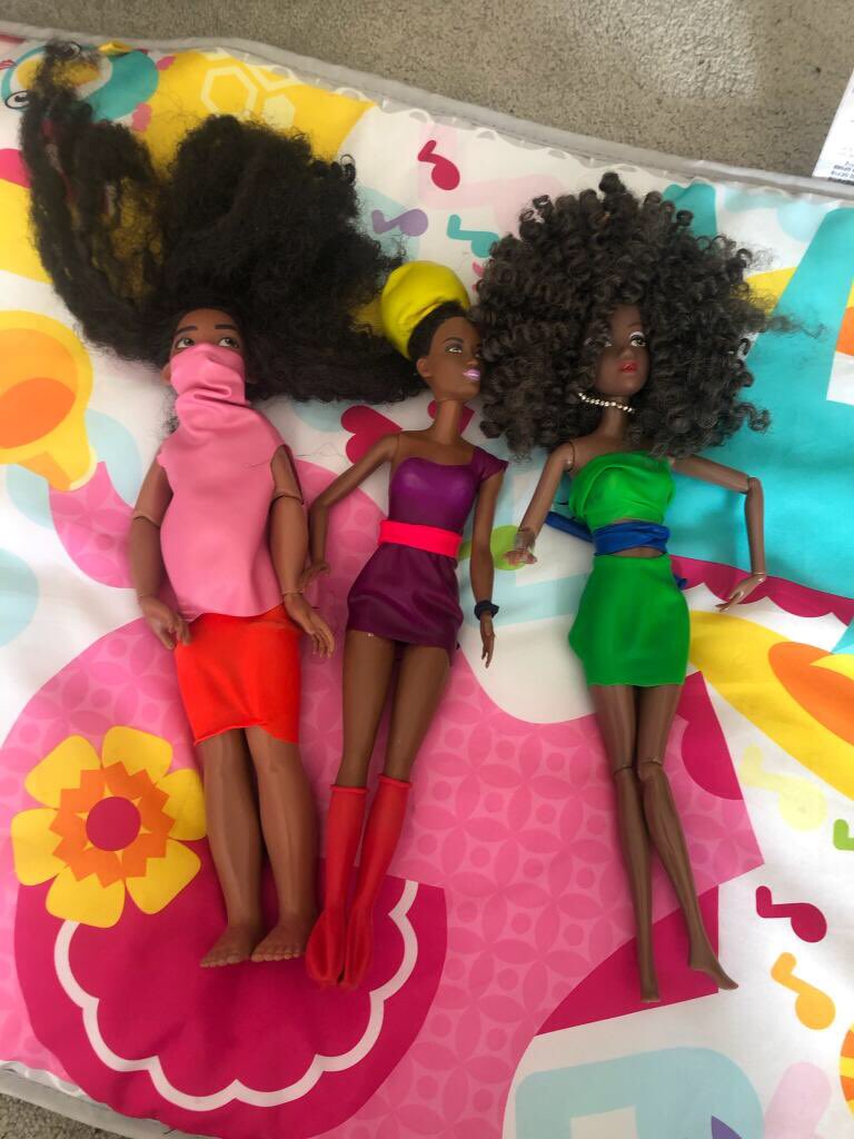 THEREALGHETTS's tweet photo. Look what my baby did 👌🏿 she made dresses for her dolls out of ballon skins. https://t.co/qO9EVsLDz4