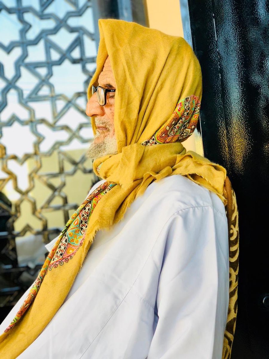 لم أكن أعلم أن فقد #الأب مؤلم ، موجع وتستذكر معه كل التفاصيل التي تمر عليك ، حتى نداء أبنائي أصبح مُتعب ، حافظوا على آبائكم وصِلوهم وأجلسوا معهم مهما تقدم بهم العمر . قليلون من سيشعرون بهذا الفقد الا من مر عليه . رحمك الله يا من كنت عمودي وإتزاني ومرجعي ودوائي.