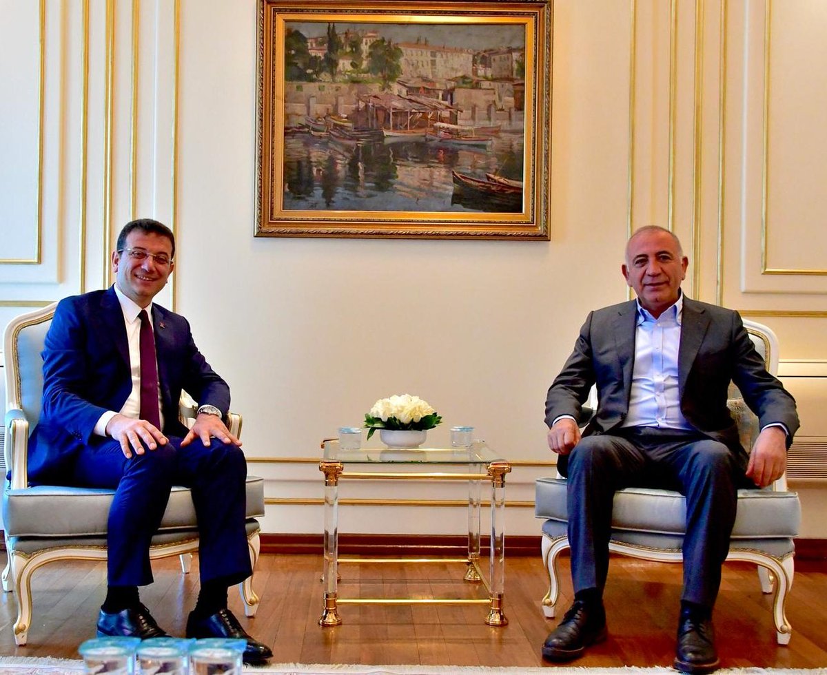 Gürsel Tekin (@gurseltekin34) on Twitter photo İçişleri Bakanlığı tarafından İstanbul'un seçilmiş Belediye Başkanı <a href="/ekrem_imamoglu/">Ekrem İmamoğlu</a>'na soruşturma açıldı.
Sebep?
Koronavirüs salgını sırasında millete yardım için bağış toplamak.
Sonuna kadar yanındayız. Kişilere hizmet dönemi bitti, halka hizmet başladı. Alışacaklar. İçişleri Bakanlığı tarafından İstanbul'un seçilmiş Belediye Başkanı <a href="/ekrem_imamoglu/">Ekrem İmamoğlu</a>'na soruşturma açıldı.
Sebep?
Koronavirüs salgını sırasında millete yardım için bağış toplamak.
Sonuna kadar yanındayız. Kişilere hizmet dönemi bitti, halka hizmet başladı. Alışacaklar.