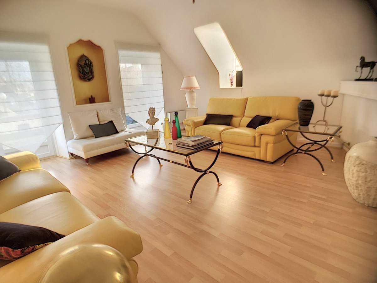 SoizeCrel's tweet image. #avendre #Bretagne #Langueux #Longère (bourg) offrant un beau jardin clos, cuisine 16m², salon au RdC, studio indépendant, 1 pièce. Etage, grand salon ouvrant sur la terrasse, suite parentale, bureau - Garage (23m²) avec portail électrique. Aucun vis à vis.