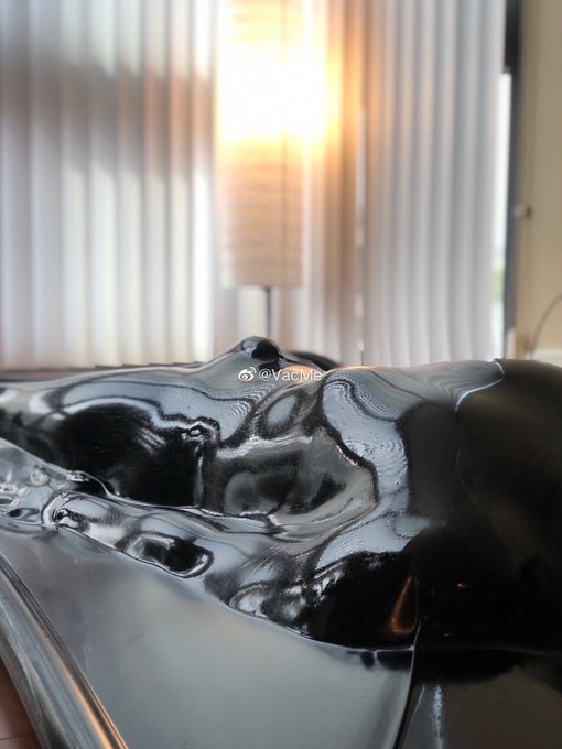 终于有摄影师给我拍照了 Finally got a photographer haha  #bondage #vacbed #vacuumbed #latex #真空床 #捆绑 #バキュームベッド https://t<a href="/tag/bondage"class="tags">#bondage</a><a href="/tag/latex"class="tags"><span>#latex</span></a><a href="/tag/vacbed"class="tags"><span>#vacbed</span></a><a href="/tag/vacuumbed"class="tags"><span>#vacuumbed</span></a><a href="/tag/%E6%8D%86%E7%BB%91"class="tags"><span>#捆绑</span></a><a href="/tag/%E7%9C%9F%E7%A9%BA%E5%BA%8A"class="tags"><span>#真空床</span></a><a href="/tag/%E3%83%90%E3%82%AD%E3%83%A5%E3%83%BC%E3%83%A0%E3%83%99%E3%83%83%E3%83%89"class="tags"><span>#バキュームベッド</span></a>