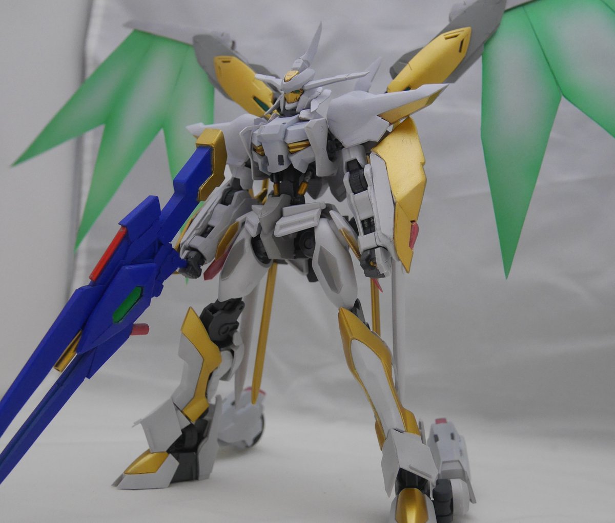 ট ইট র にゃーさん 2年ほど前のミキシングに挑戦し始めた頃のランスロット的ガンダムバエル 最近作った異世界マッキー専用ガンダムバエル まあ流石に当時よりは丁寧になったと思う 自分の初期作と最新作を貼る