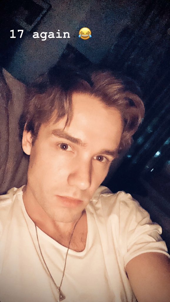 beaadmires1D's tweet photo. liam, louis, and niall posted a selfie
umm harry and zayn where you at? https://t.co/yjAsu4idxs