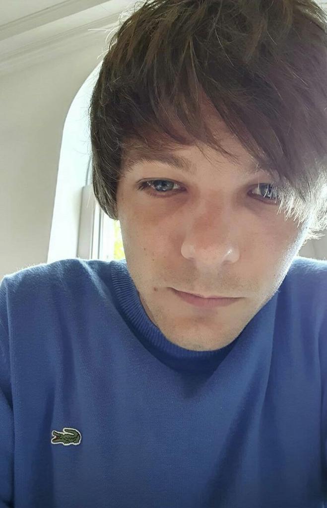 beaadmires1D's tweet photo. liam, louis, and niall posted a selfie
umm harry and zayn where you at? https://t.co/yjAsu4idxs
