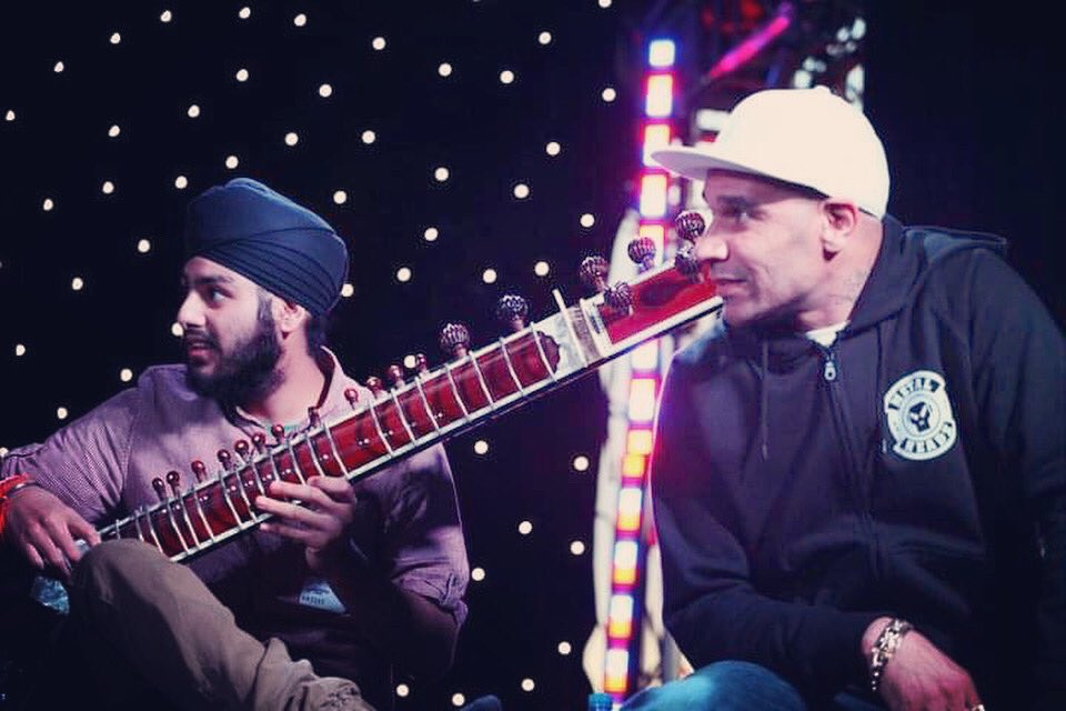 jasdeepdegun's tweet photo. #MeAt20 with the one and only @mrgoldie at the flyover show in Birmingham! Who ever thought sitar and Goldie would come together??!
#sitar #drumandbass #goldie #flyovershow #throwback https://t.co/pytajsECUi