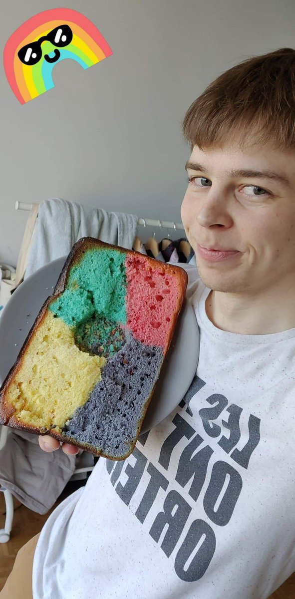 dnatweets's tweet photo. « Vis mon anniversaire de confiné » #VMVDC [#8] Alexis a soufflé ses 24 bougies... tout seul. Il nous raconte comment il a passé ses 24 ans, seul, dans son appartement de 25m². https://t.co/UYDvP24FEw https://t.co/vO5hEPqbOx