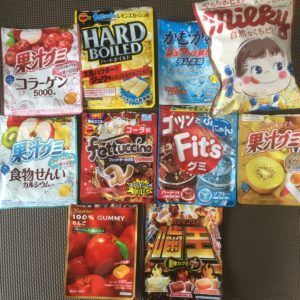 nyas1020's tweet photo. 使用済みマスクを処分する方法を考えた→グミや飴の空をつかう https://t.co/5PFkKASbKE https://t.co/vHJ2Yn7ROs