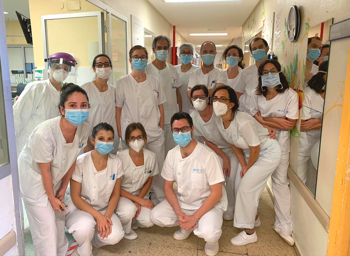 Izqda, 25/03, 1er día de UCIP adultos y niños #COVID19. Dcha, hoy, 1er día de #UCIP NO-COVID19.
Las dos fotos comparten una misma cosa: el asombroso #esfuerzo multidisciplinar de un #equipo por ayudar al paciente crítico, en esta locura que nos ha tocado vivir.
#orgullo #PedsICU