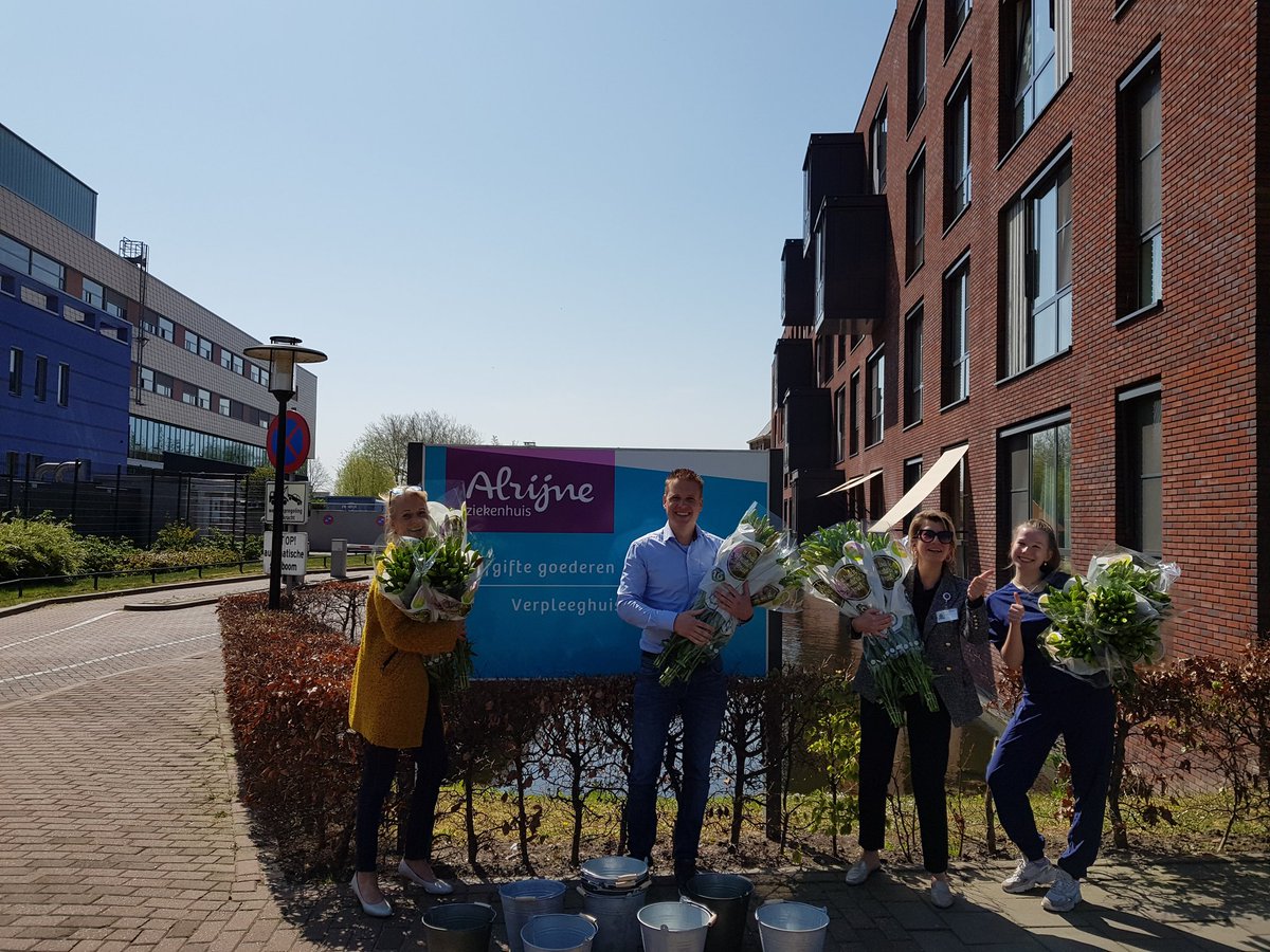 Ook <a href="/dcmnederland/">DCM Nederland</a> doet mee aan de #flowerboostchallenge! Zojuist zijn de mooie lelies van <a href="/Gentily_Lilies/">Gentily</a> afgeleverd bij het Alrijne ziekenhuis in Alphen a/d Rijn voor de verpleegafdeling 'De Oever ' om zo de bewoners en personeel een hart onder de riem te steken in deze tijd.