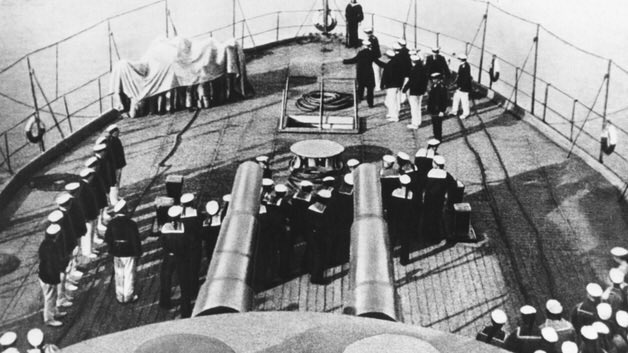 Броненосец потемкин афиша 1925. Броненосец потемкин эйзенштейна. Броненосец потемкин 1925. Создатель памятника броненосец потемкин. Эйзенштейн броненосец.