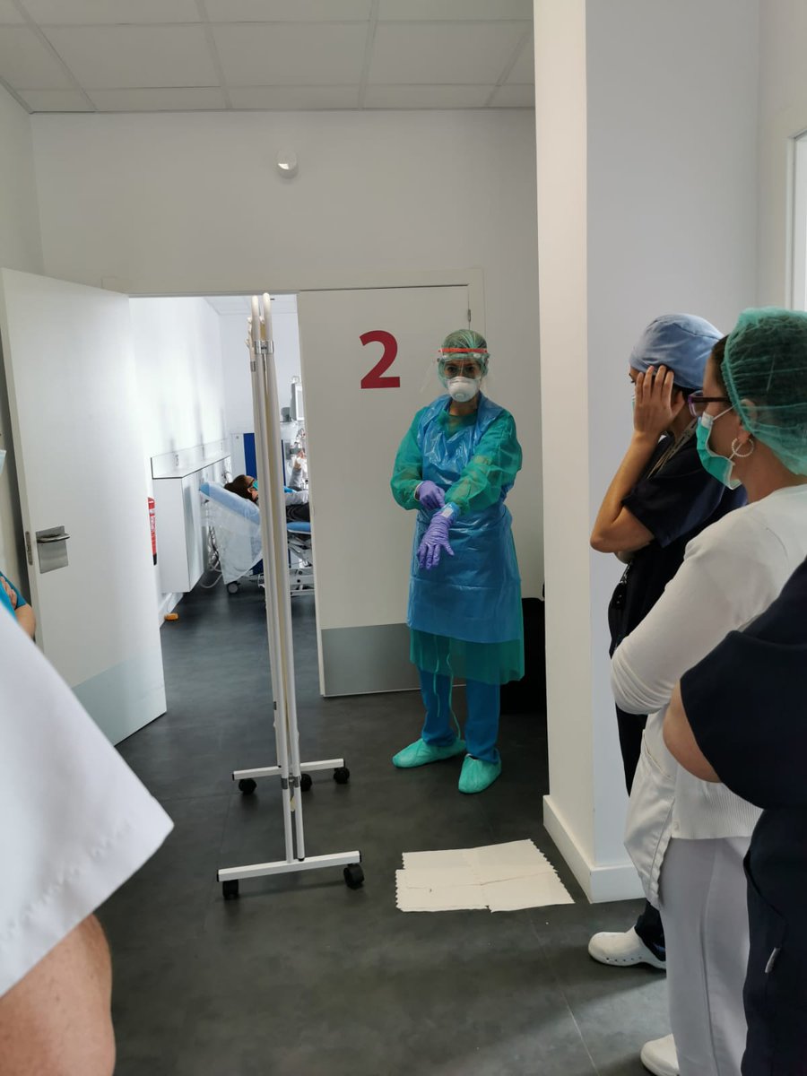 avericum's tweet image. Seguimos con la puesta al día en #formación En #AvericumChiclana trabajan la 'Correcta colocación y retirada de EPIs' impartida por Nuria Sánchez, enfermera formadora. ¡Saldremos de esta! 💪 
#Avericumforma #enfermería #nefrología #Covid19