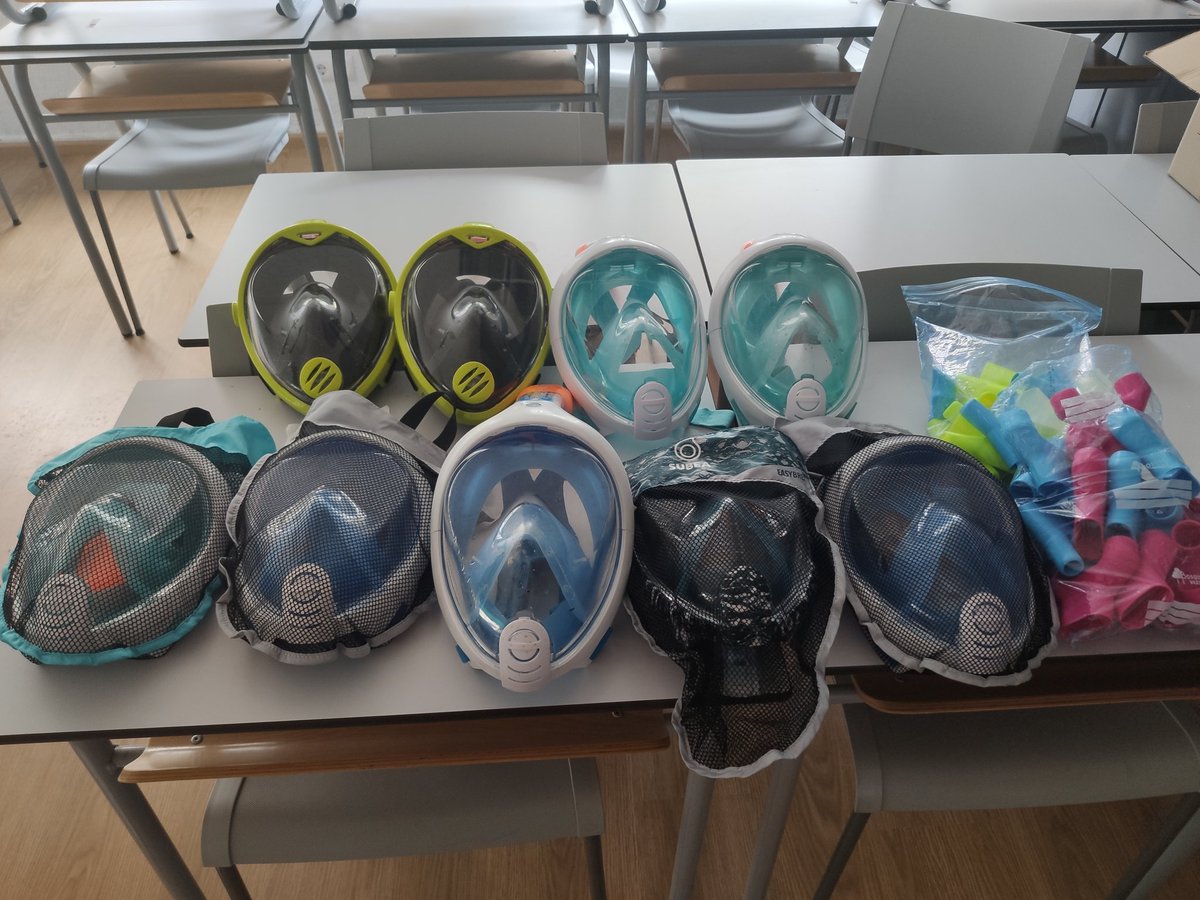 Hoy a la mañana pedí más máscaras y piezas ( me faltaban solo  5 más  para distribuir a todas las medicalizadas de Galicia )
A las 2 ya tengo esto.

La verdad es que la gente es una pasada !!!