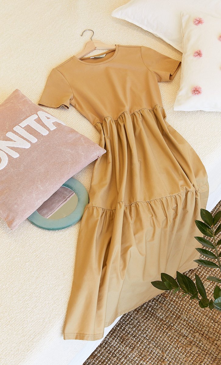 stradivarius's tweet photo. ＊GET SUMMER READY＊
気分を上げる春のオススメスタイルを紹介🌸
⇒ https://t.co/FGefEwTXvl https://t.co/T9lTqR3OUU